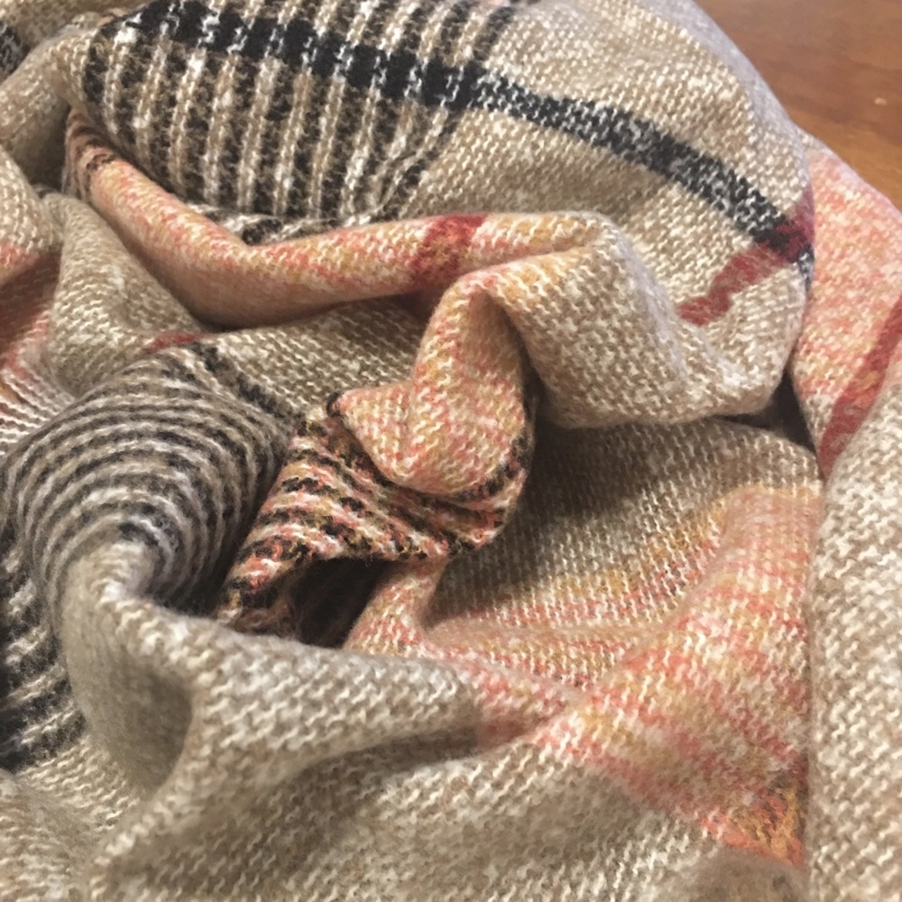 NWT Plaid Blanket Scarf Wrap BOUTIQUE - Picture 2 of 5